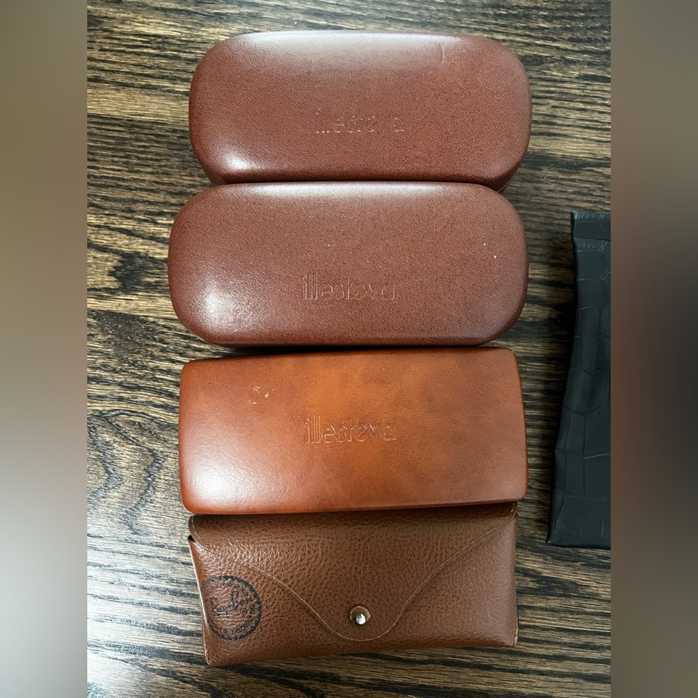 Illesteva Brown Leather sunglasses case Collection